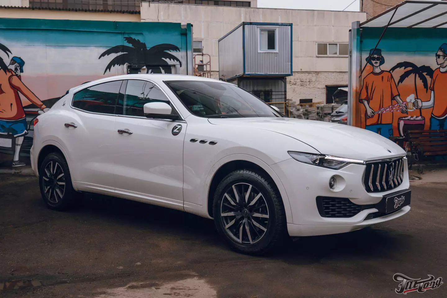 Кузовной ремонт Maserati Levante и установка bi-led модулей